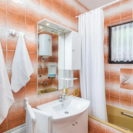 Apartment 3 Bedroom Lovely In