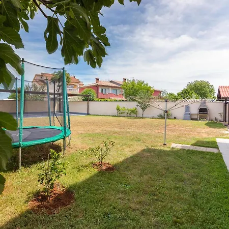 Apartment 3 Bedroom Lovely In Fazana