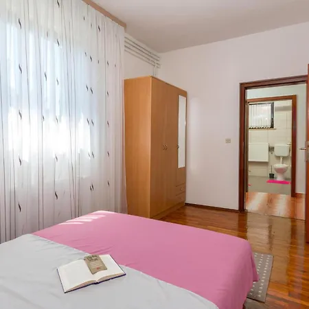 3 Bedroom Lovely In Fazana
