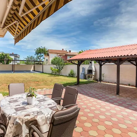Apartment 3 Bedroom Lovely In