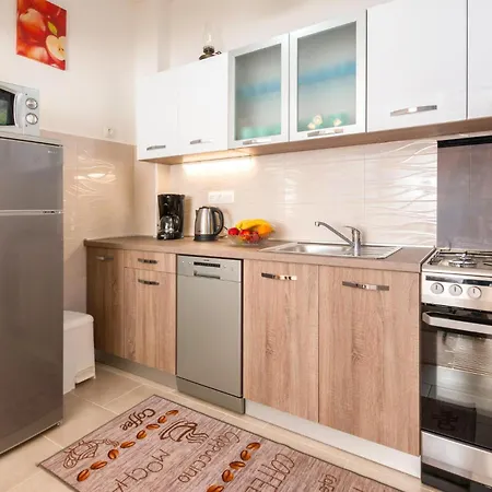 3 Bedroom Lovely In Apartment