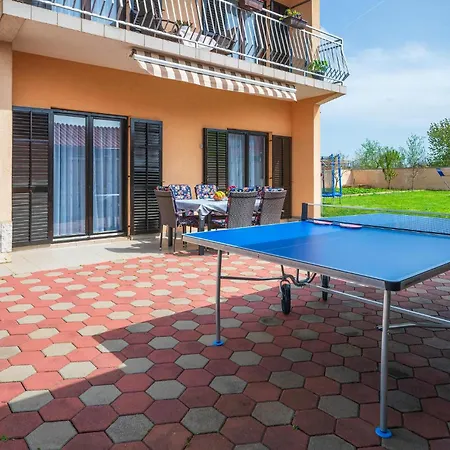 3 Bedroom Lovely In Apartment