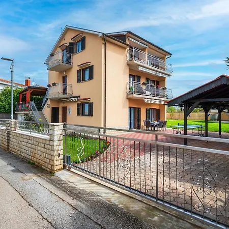 Apartment 3 Bedroom Lovely In *