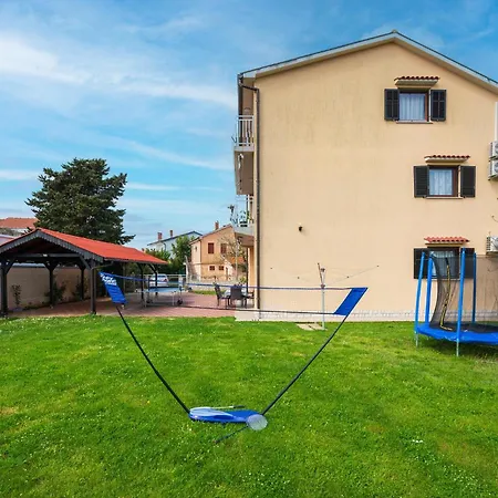 3 Bedroom Lovely In Apartment Fazana
