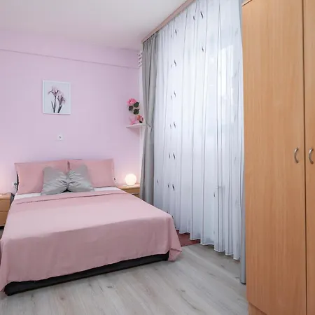 Apartment 3 Bedroom Lovely In