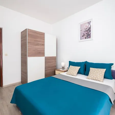 3 Bedroom Lovely In Apartment Fazana