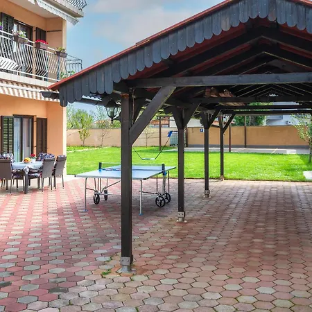 Apartment 3 Bedroom Lovely In Fazana