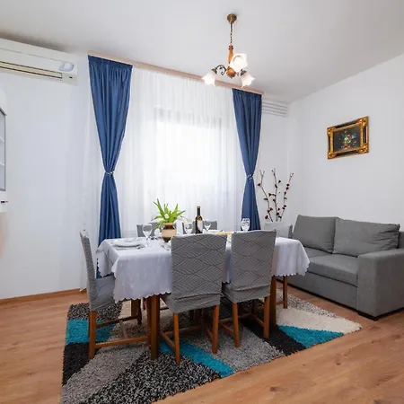 3 Bedroom Lovely In * Fazana