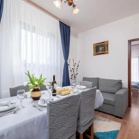 3 Bedroom Lovely In * Fazana