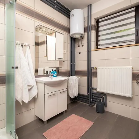 Apartment 3 Bedroom Lovely In